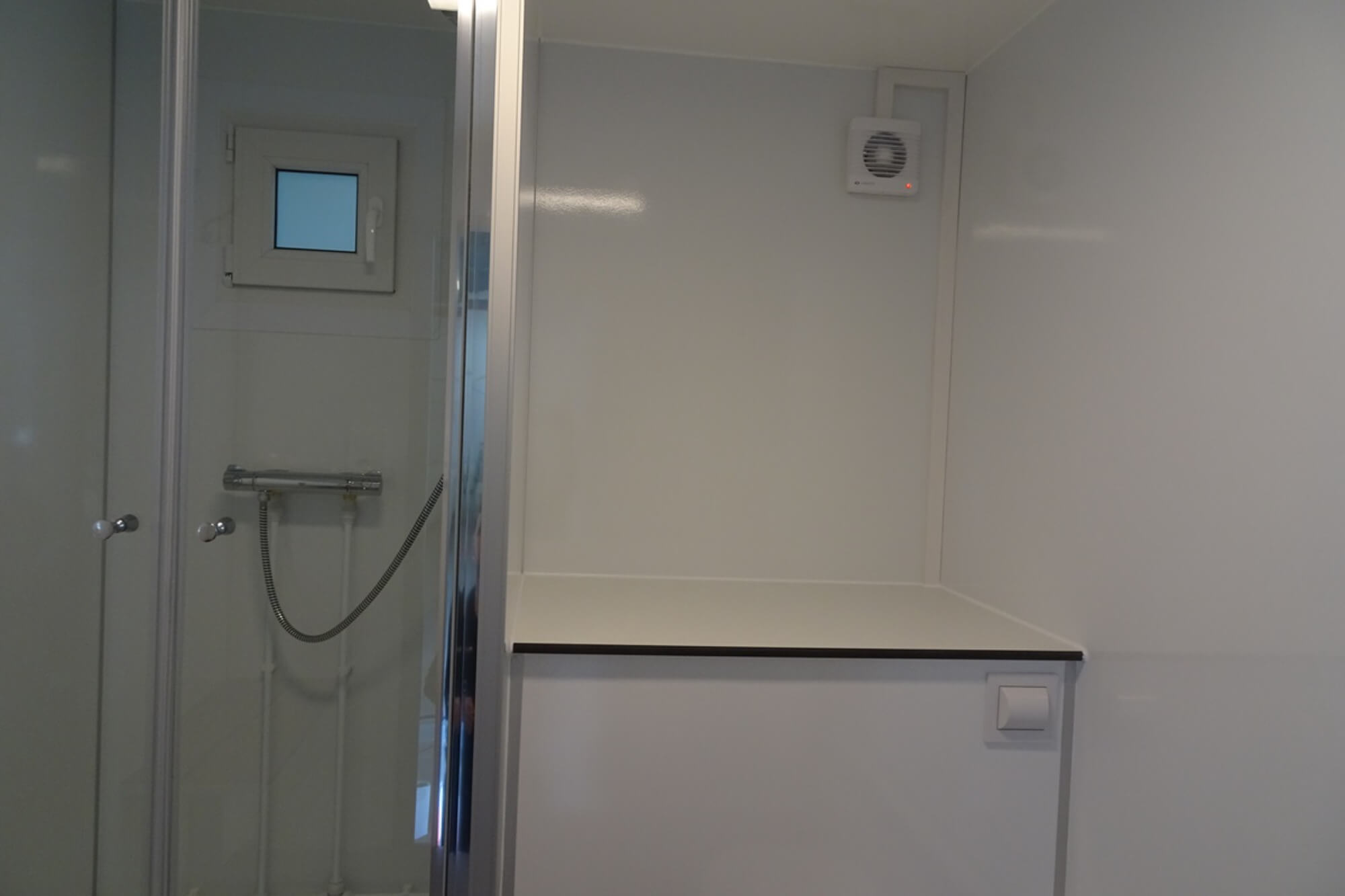 TYPE 918: Toilet - Douchewagen - 5 douches - vermaalpomp -110 riolering3