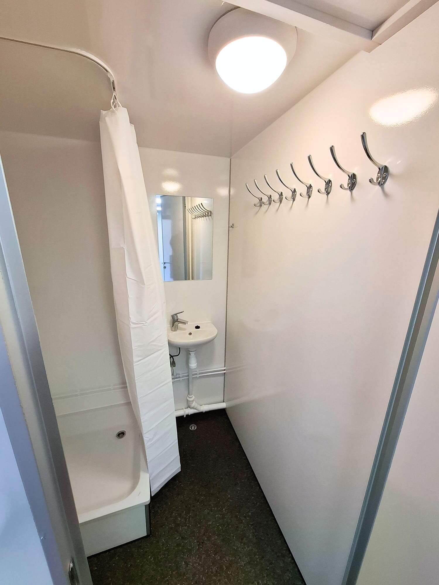 TYPE 928: Crewtrailer - 8 personen - kleedkamer - 1 douche - 1 toilet - maalpomp9