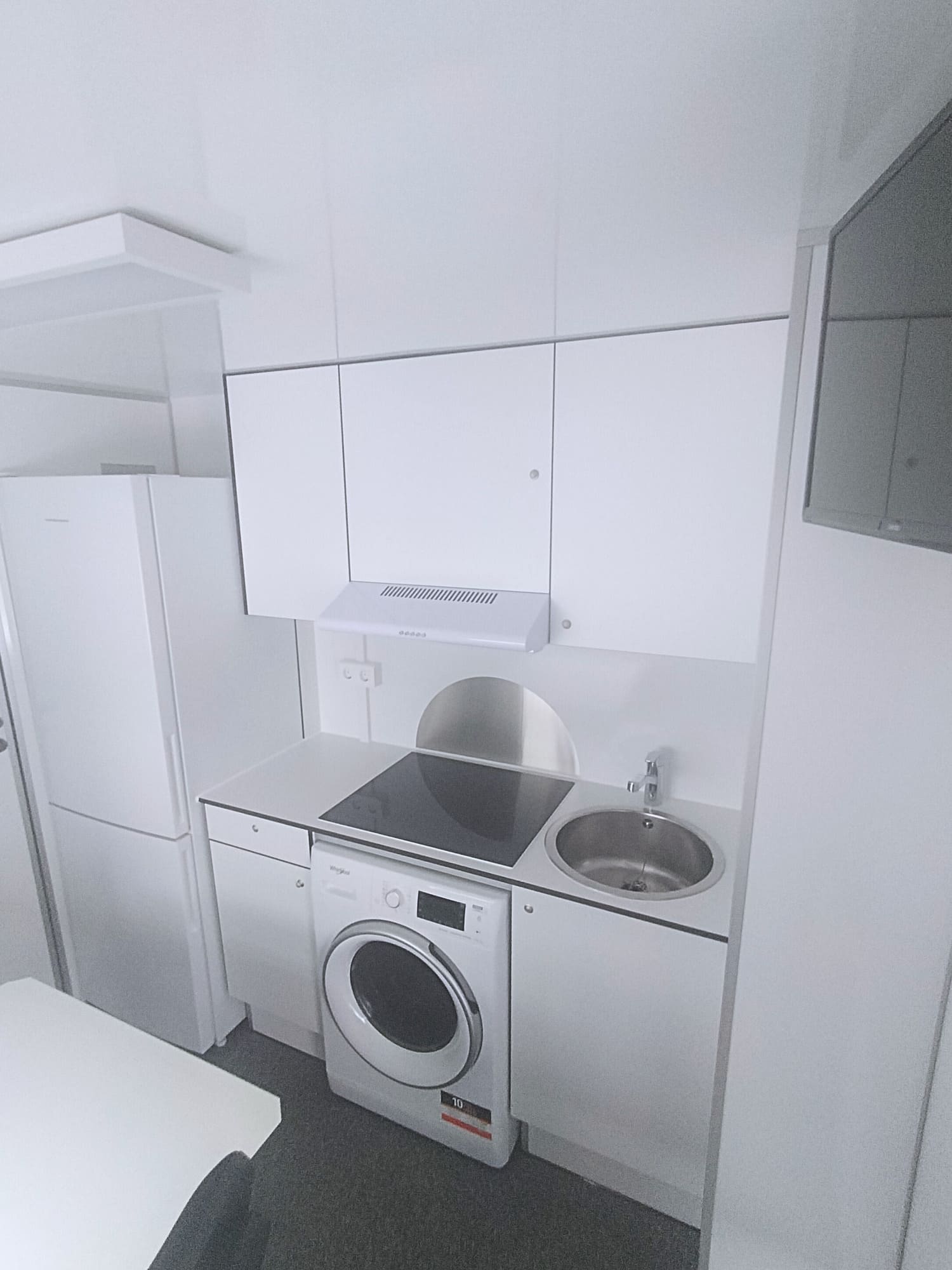 TYPE 933 XL4: Slaapwagen - 4 personen - keuken - douche - toilet11