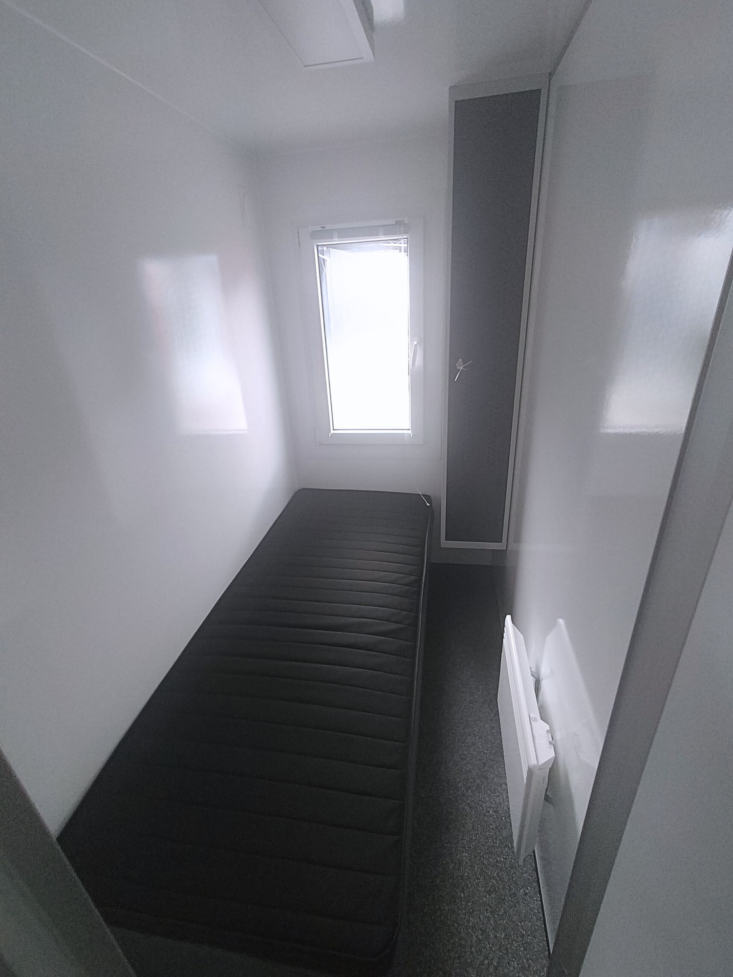 TYPE 933 XL4: Slaapwagen - 4 personen - keuken - douche - toilet13