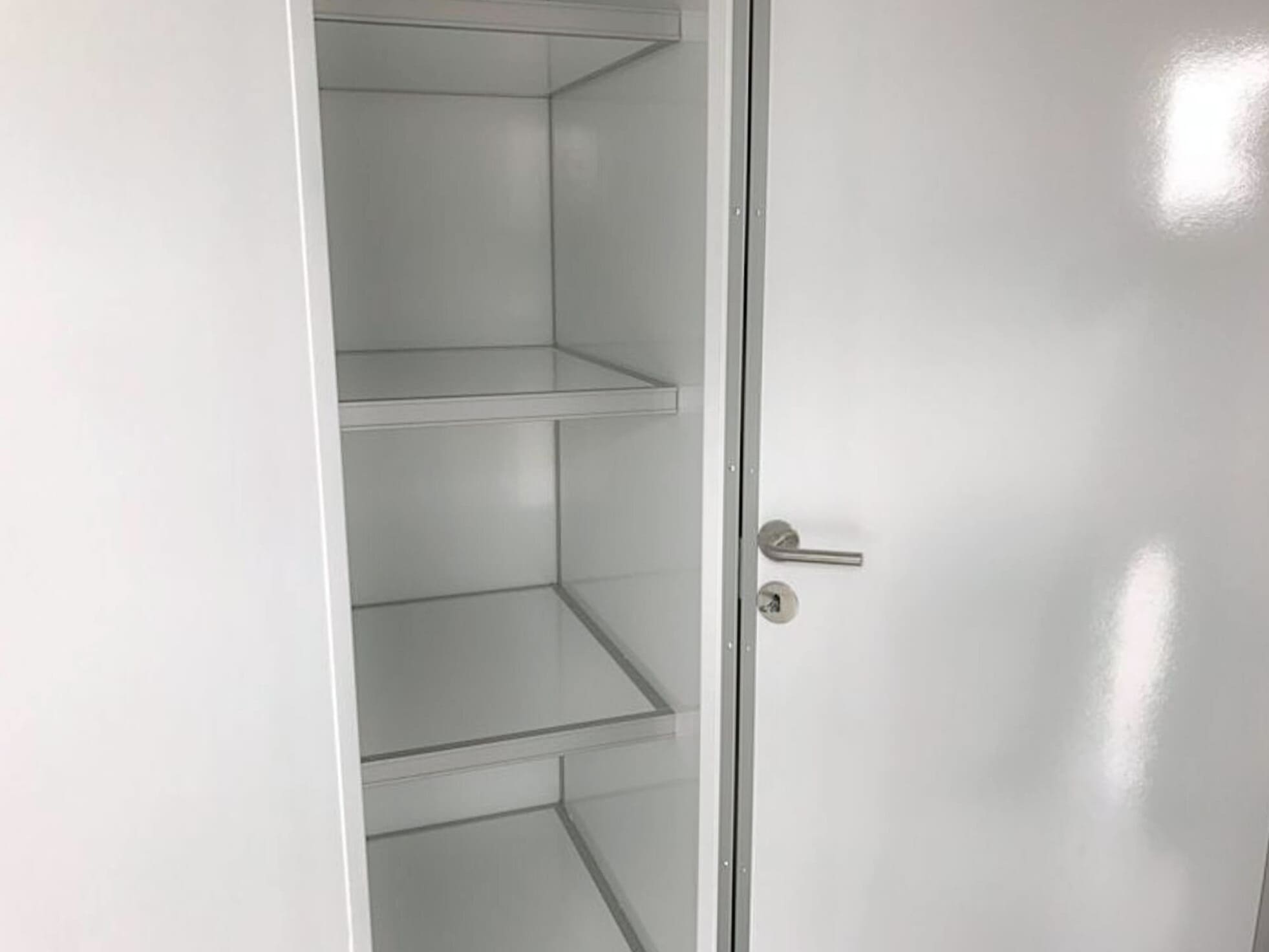 TYPE 933 XL4: Slaapwagen - 4 personen - keuken - douche - toilet2