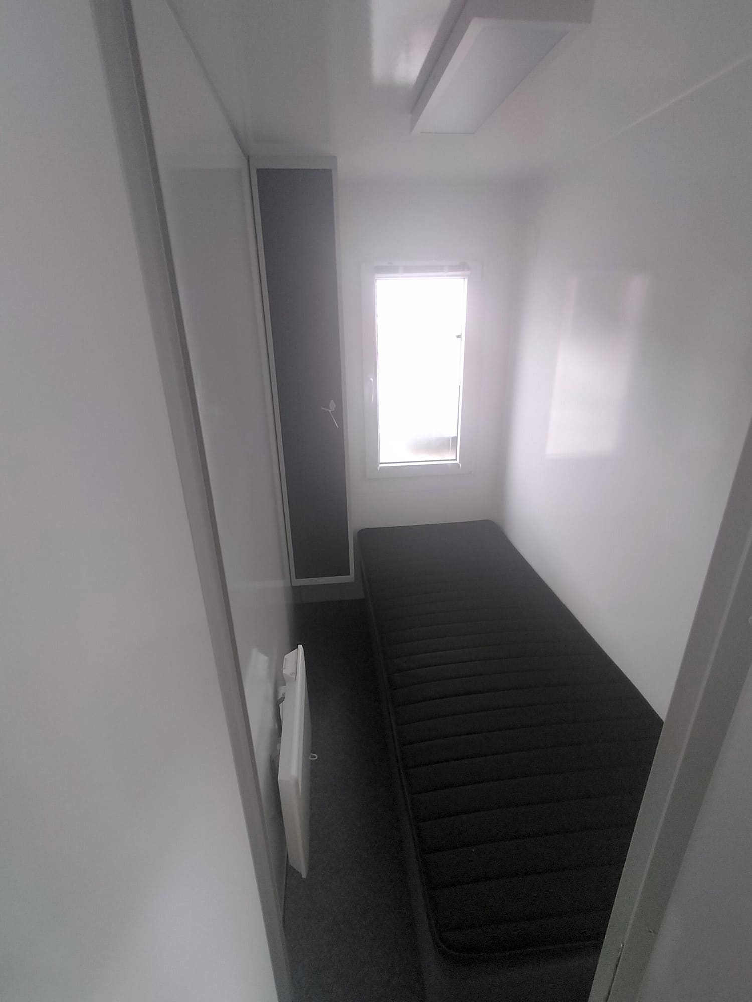 TYPE 933 XL4: Slaapwagen - 4 personen - keuken - douche - toilet3