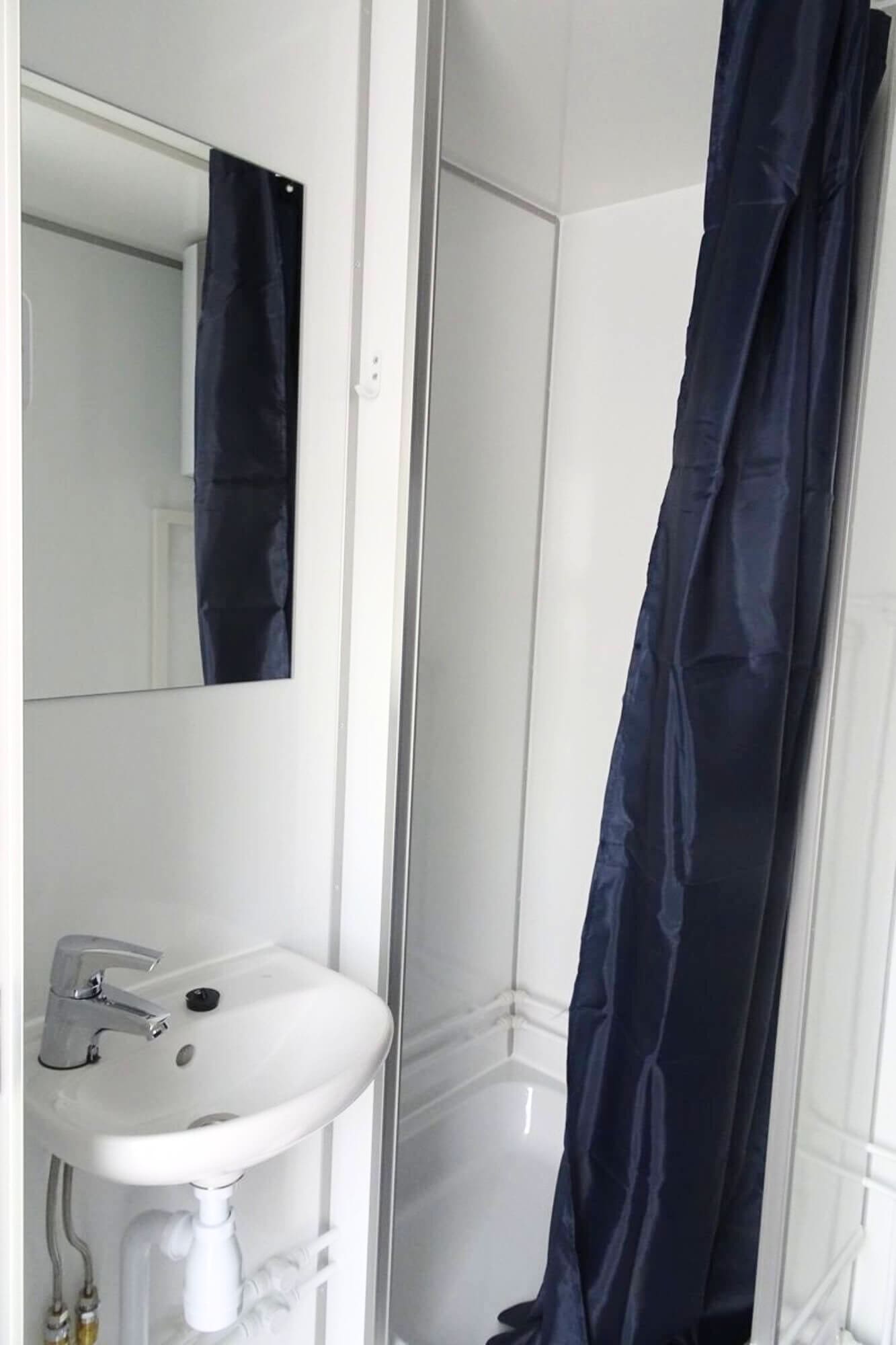 TYPE 933 XL4: Slaapwagen - 4 personen - keuken - douche - toilet7