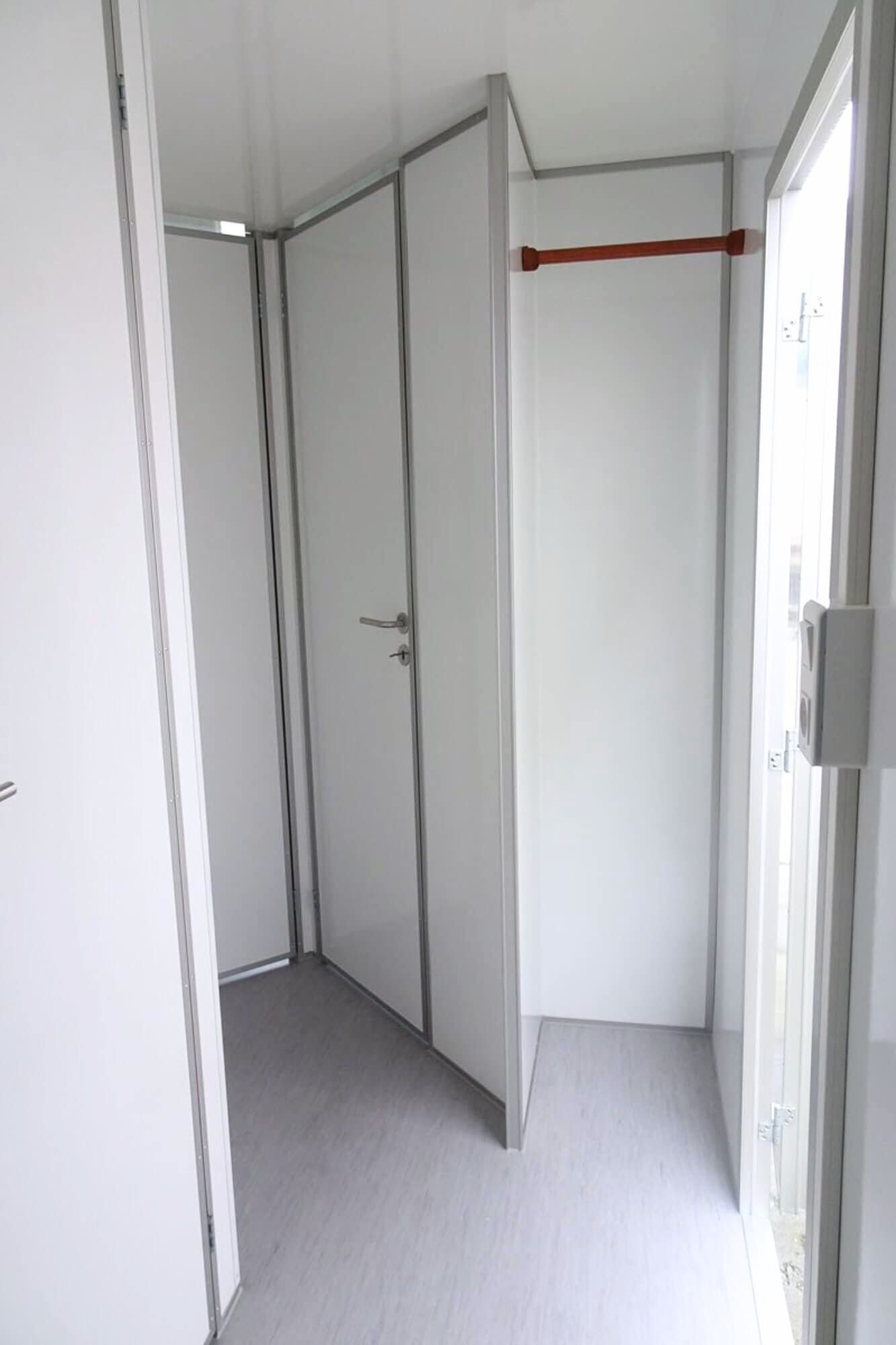 TYPE 933 XL4: Slaapwagen - 4 personen - keuken - douche - toilet8