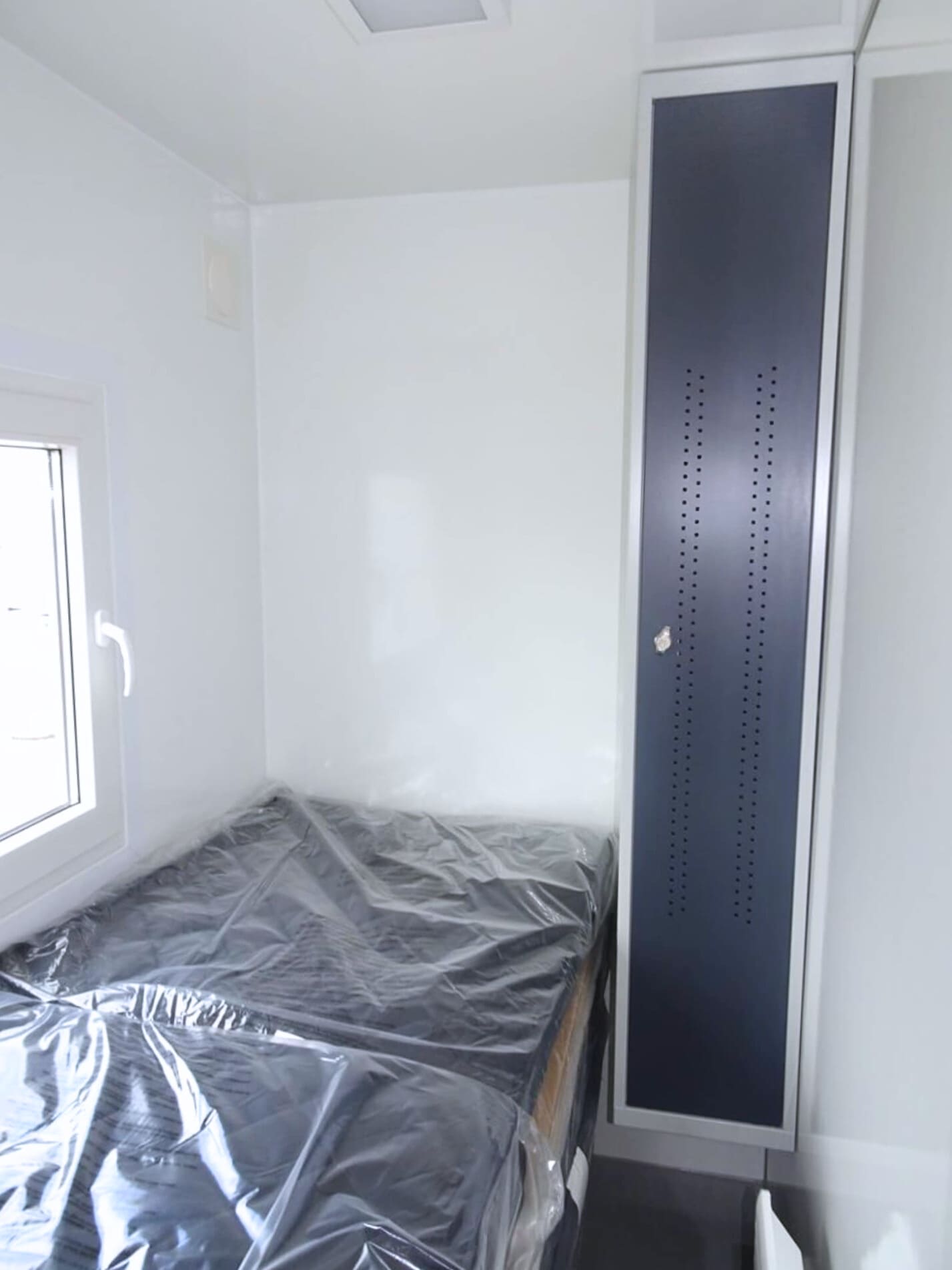 TYPE 933 XL4: Slaapwagen - 4 personen - keuken - douche - toilet9